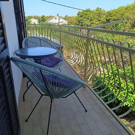 With Terrace شقة *