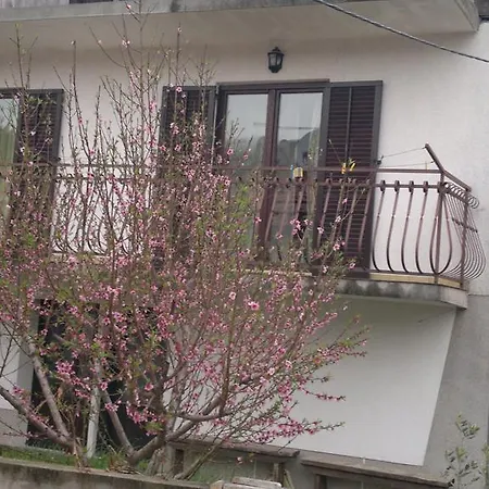 With Terrace شقة *