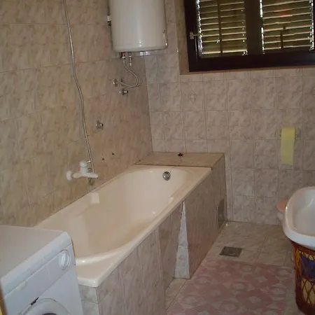 With Terrace * تروغير