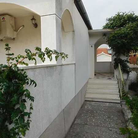 With Terrace * تروغير